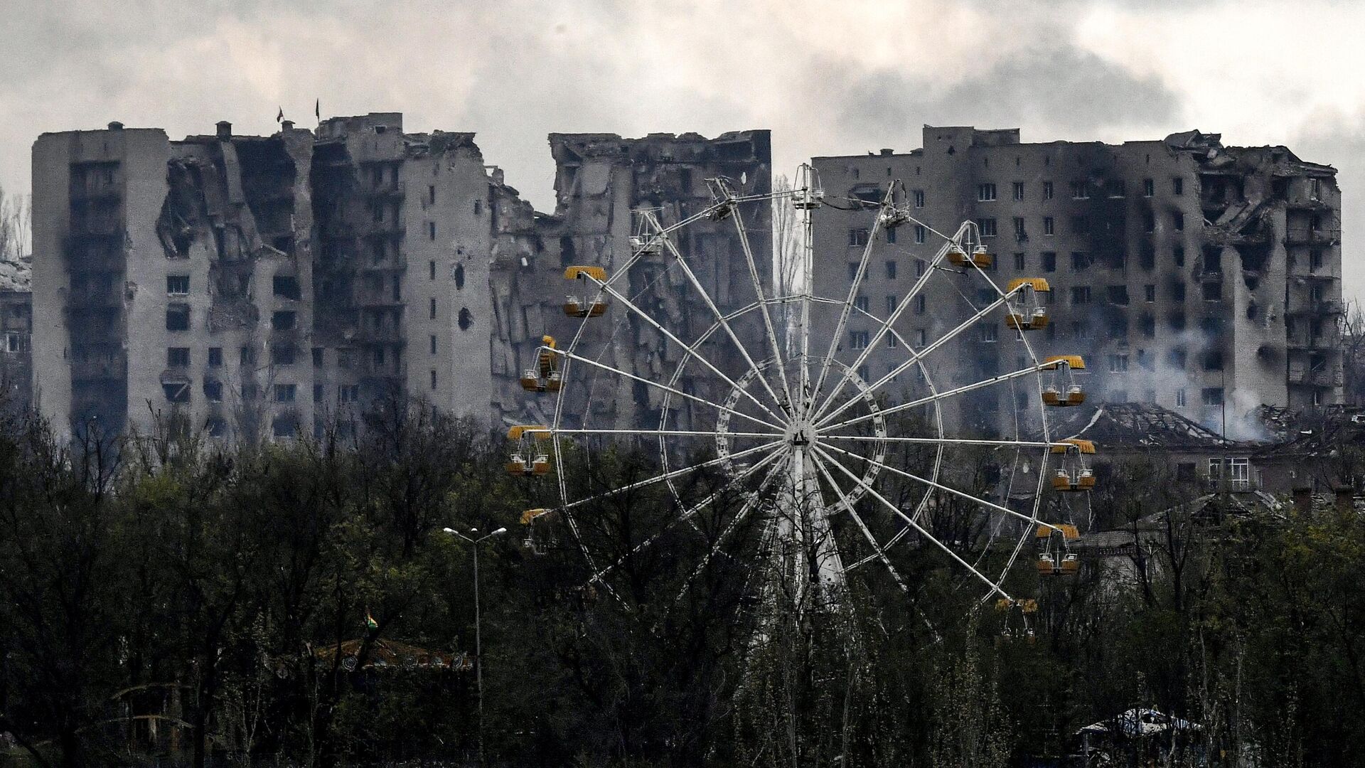 Поврежденные многоэтажные дома в западной части Артемовска - РИА Новости, 1920, 08.05.2023