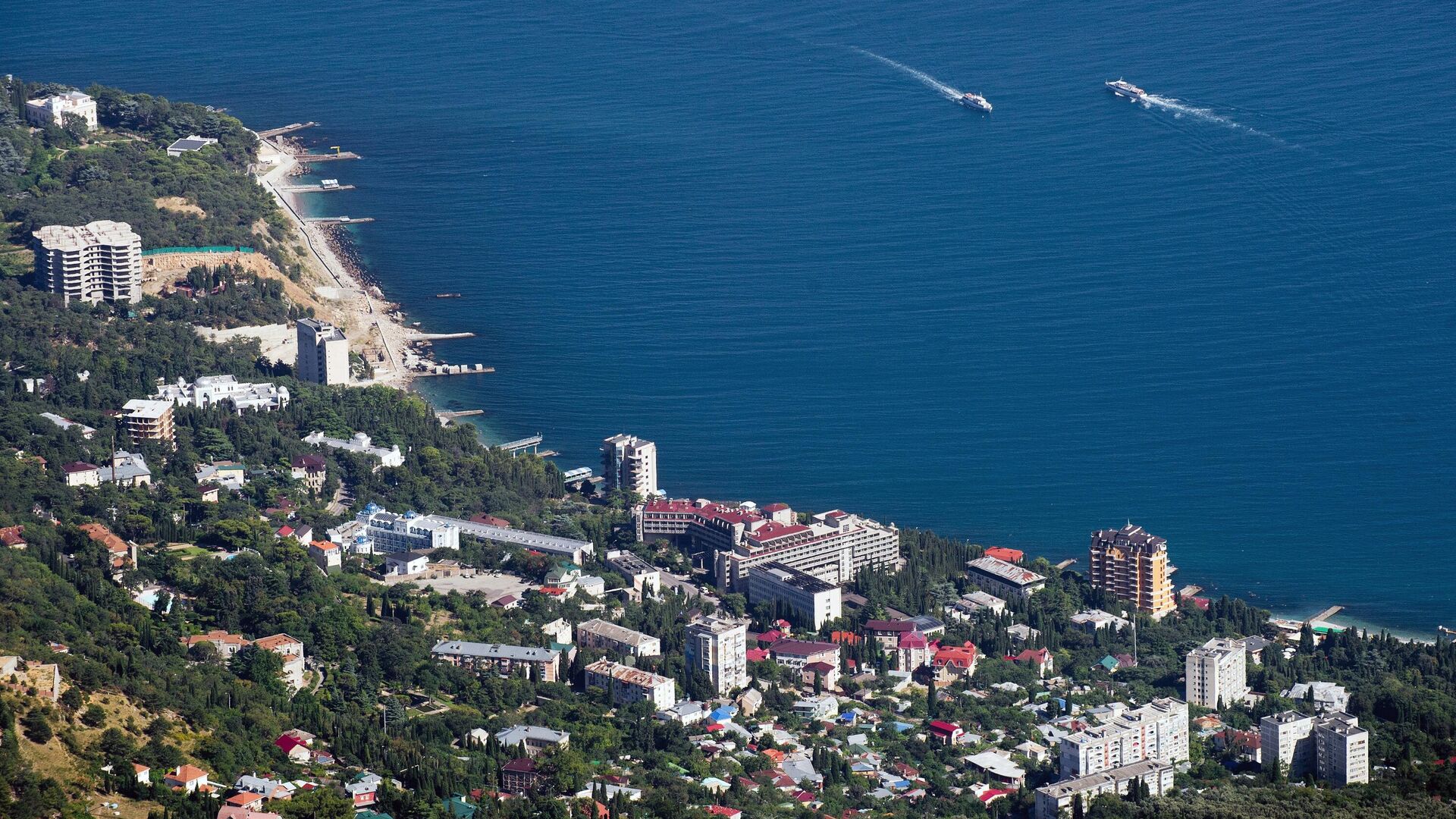 Вид на Черноморское побережье с вершины горы Ай-Петри в Крыму. Архивное фото - РИА Новости, 1920, 21.05.2023