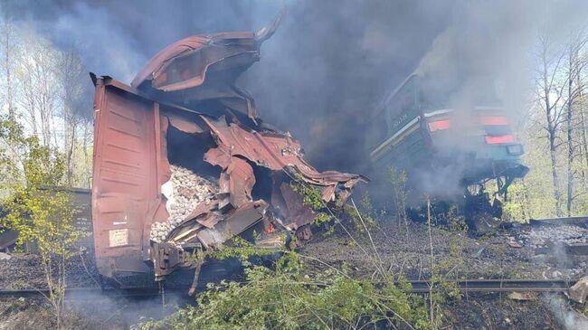 На месте схода локомотива на ж/д путях в Унечском районе Брянской области