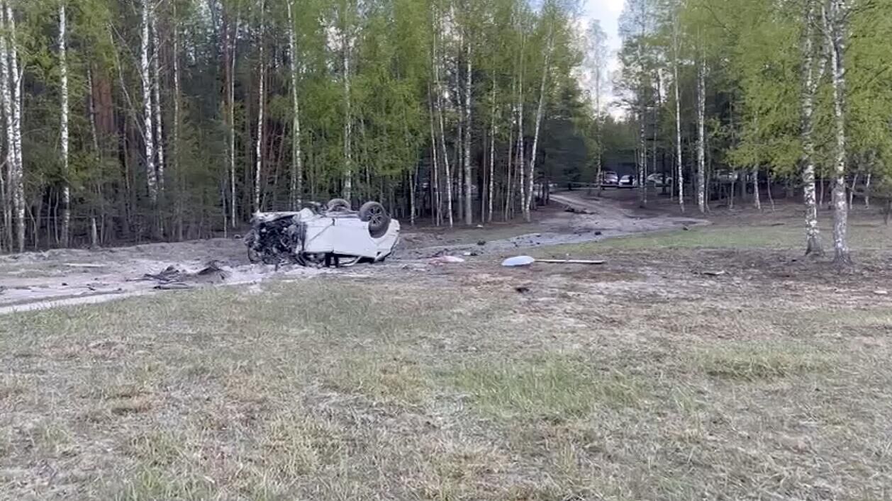 На месте подрыва автомобиля, в котором передвигался Захар Прилепин. Кадр видео - РИА Новости, 1920, 06.05.2023