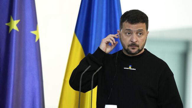 Президент Украины Владимир Зеленский во время совместной пресс-конференции с канцлером Германии по итогам встречи