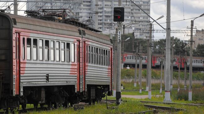 Электрички на путях возле Моторвагонного депо Крюково в Зеленограде