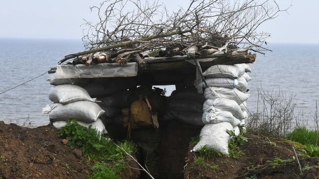 Российский военнослужащий на первой линии обороны на берегу Днепра в зоне проведения СВО