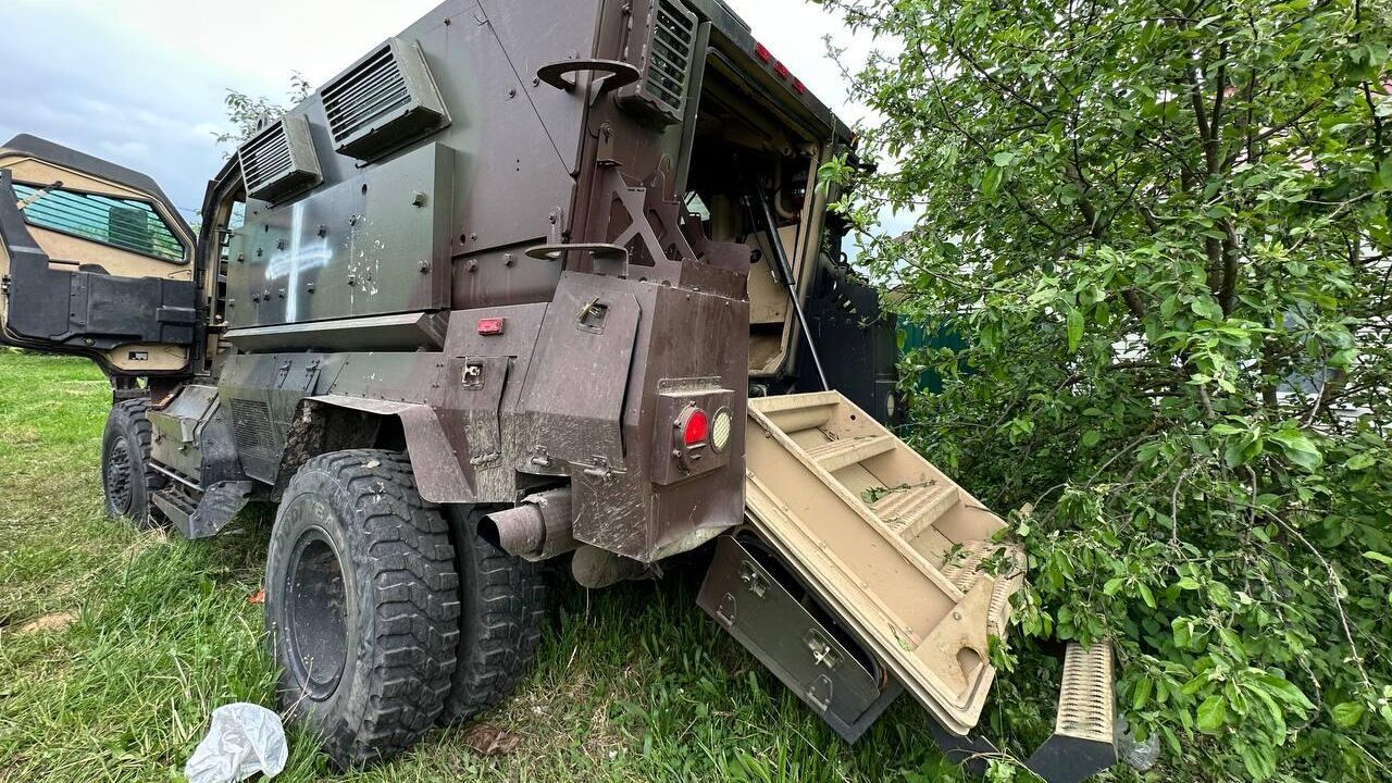 Брошенная бронемашина украинских диверсантов в Белгородской области - РИА Новости, 1920, 14.06.2023