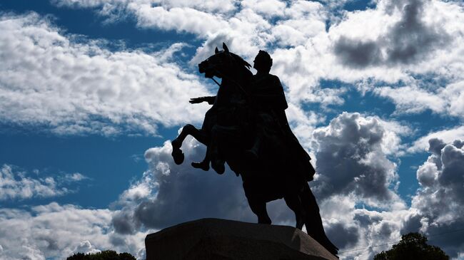 Памятник Петру I на Сенатской площади в Санкт-Петербурге