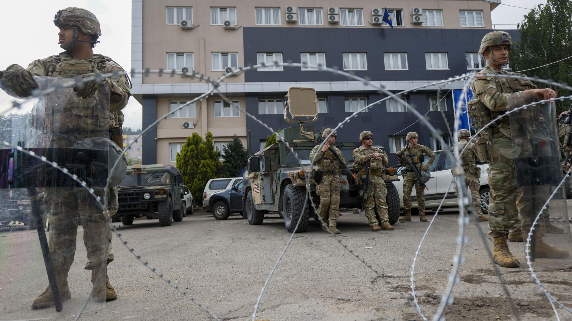 Миссия НАТО оцепила здания муниципалитетов в Косове. Архивное фото - РИА Новости, 1920, 29.05.2023