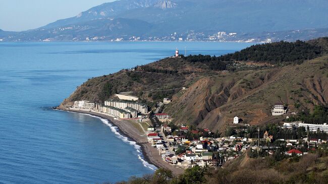 Вид на село Малореченское Судакского района Крыма. Архивное фото