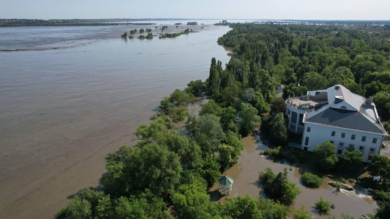 Затопленный центр Новой Каховки - РИА Новости, 1920, 07.06.2023