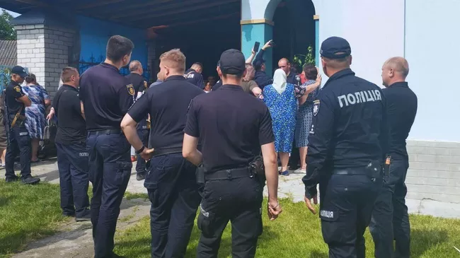 Захват Петропавловского храма на Украине. Архивное фото