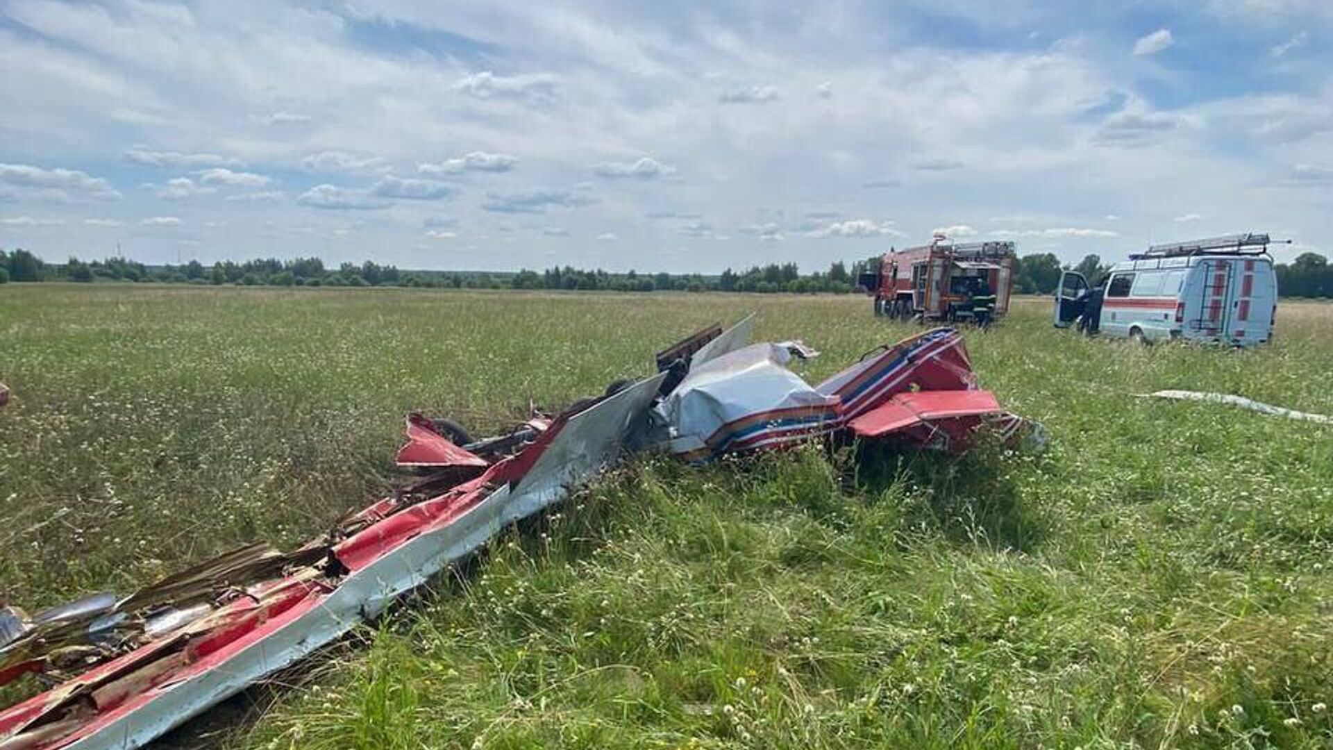 На месте крушения спортивно-тренировочного самолета Як-52 в Ступино - РИА Новости, 1920, 25.06.2023