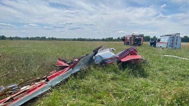 На месте крушения спортивно-тренировочного самолета Як-52 в Ступино