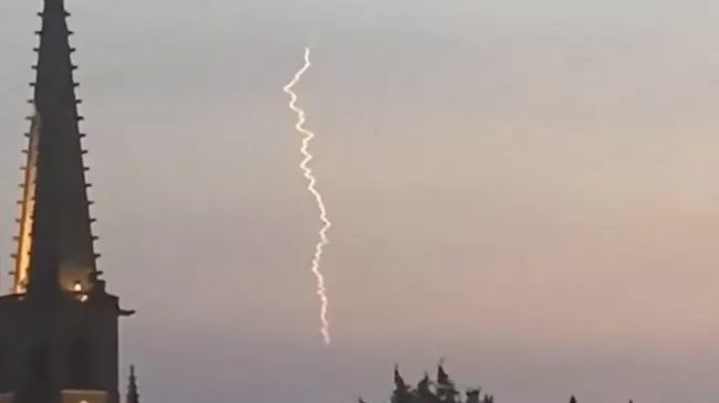 Кадр видео предполагаемого испытания гиперзвукового боевого блока V-MAX