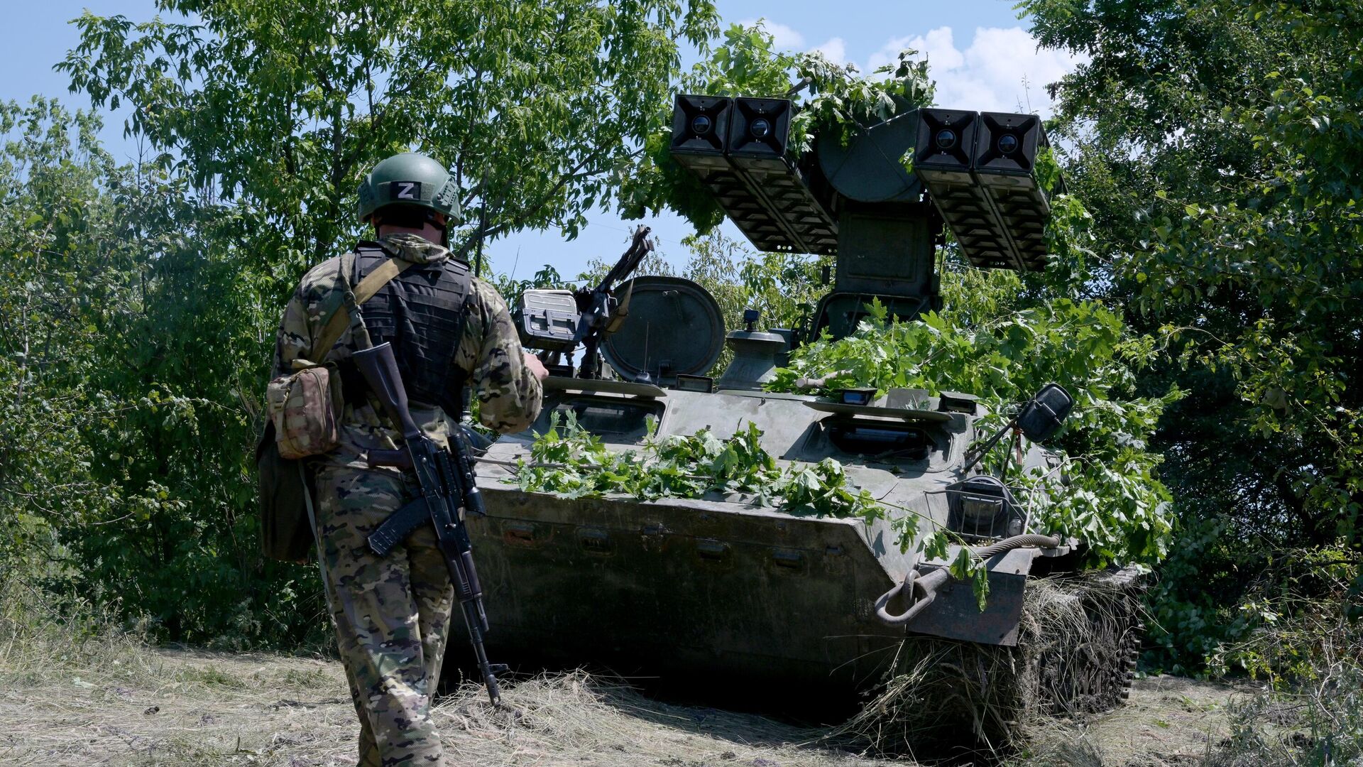 Военнослужащий ВС РФ в зоне СВО - РИА Новости, 1920, 07.08.2023