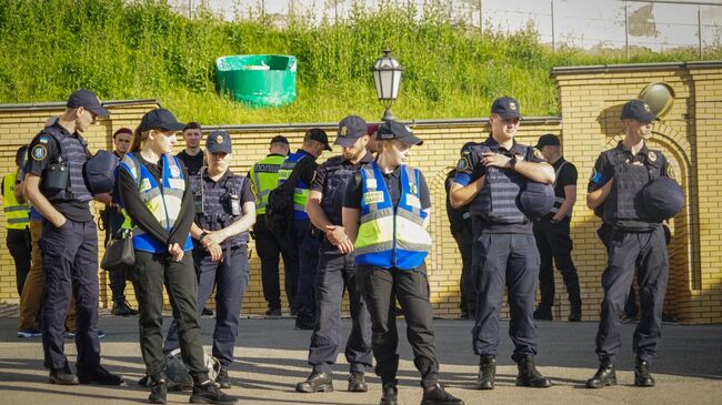 Сотрудники полиции на территории Киево-Печерской лавры