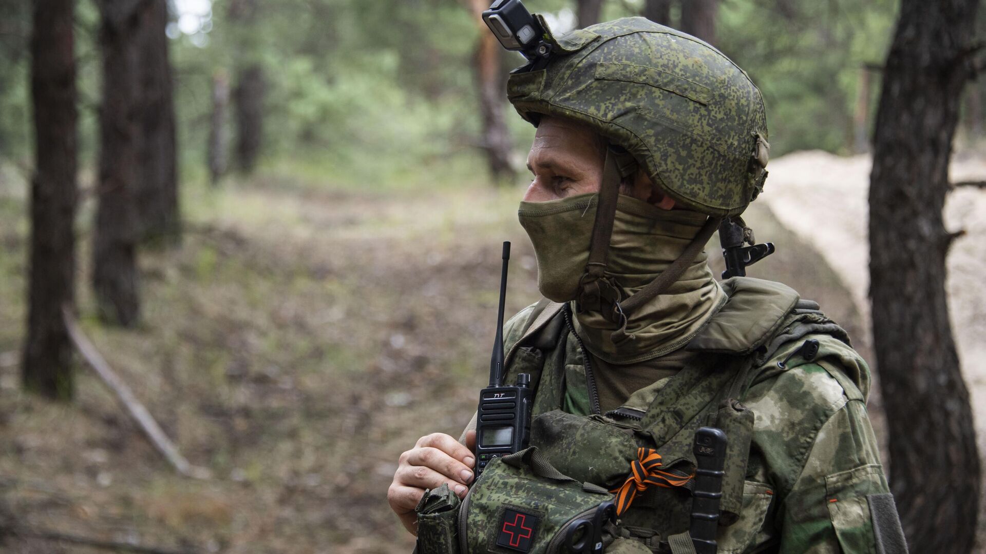 Военнослужащий артиллерийского расчета реактивной системы залпового огня (РСЗО) - РИА Новости, 1920, 29.12.2023