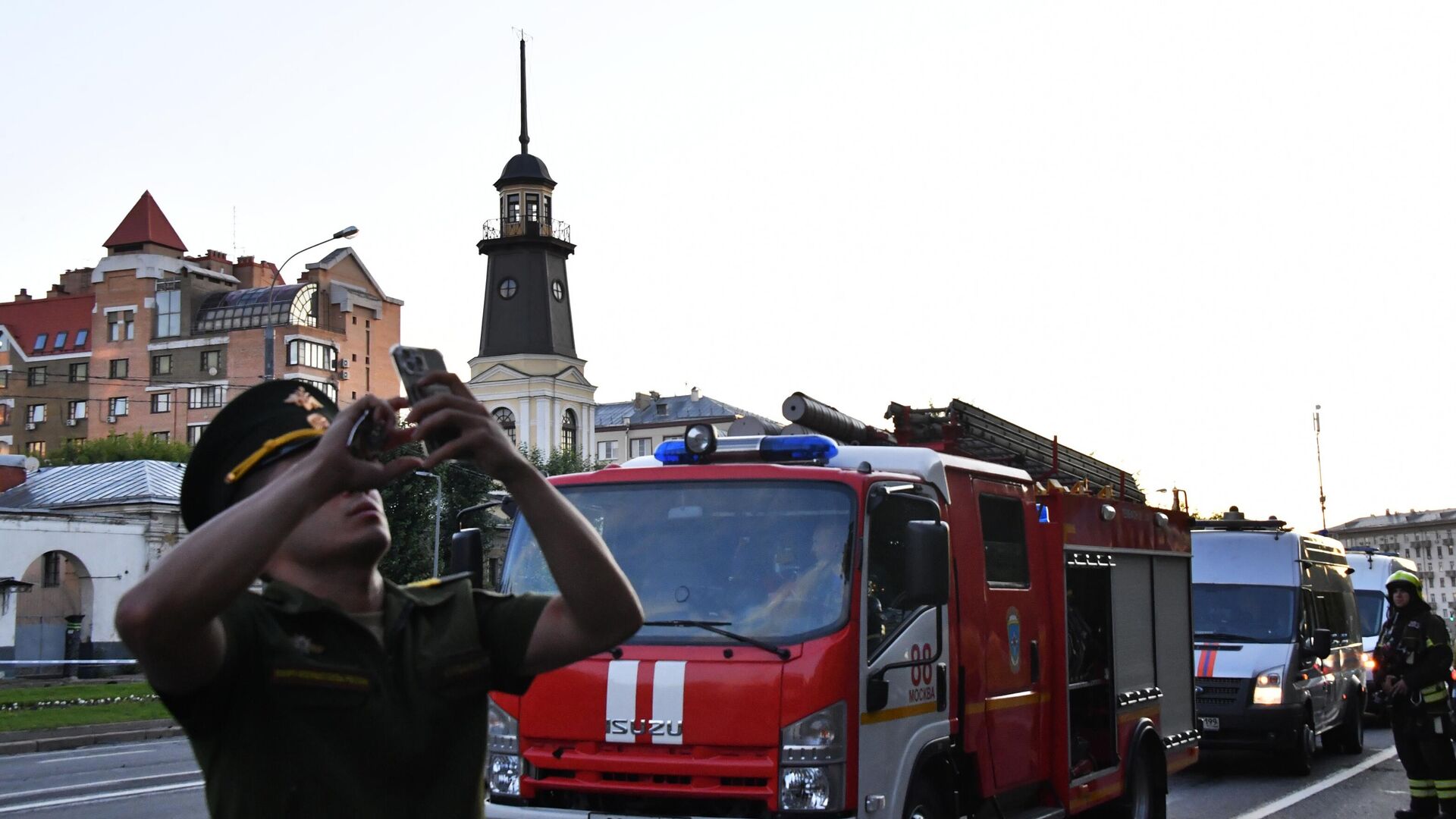 Последствия атаки беспилотника на Комсомольском проспекте в Москве - РИА Новости, 1920, 24.07.2023