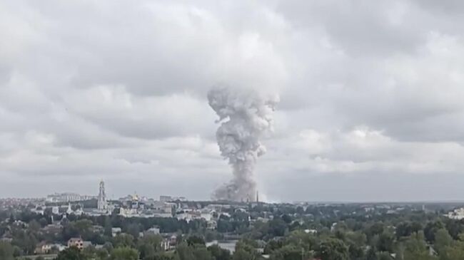 Дым на месте взрыва в Сергиевом Посаде. Кадр видео очевидца