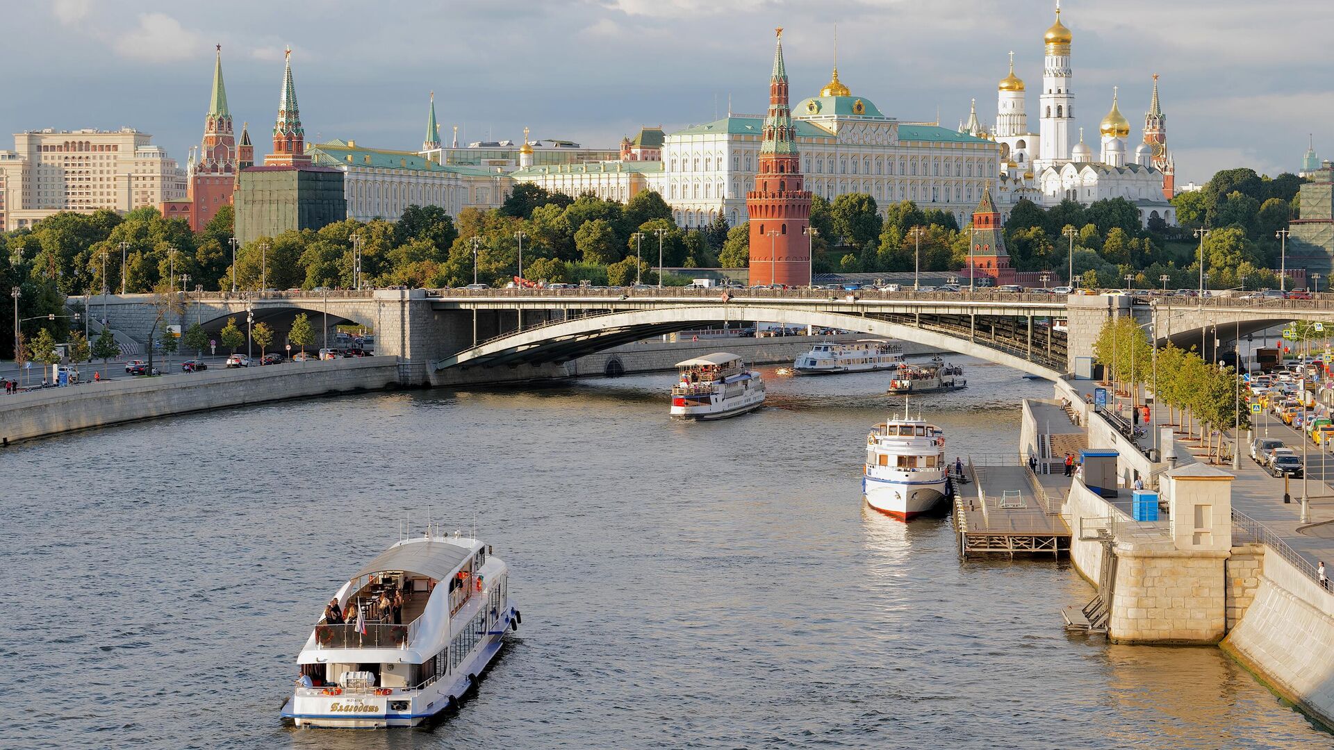 Прогулочные теплоходы на Москве-реке - РИА Новости, 1920, 14.08.2023