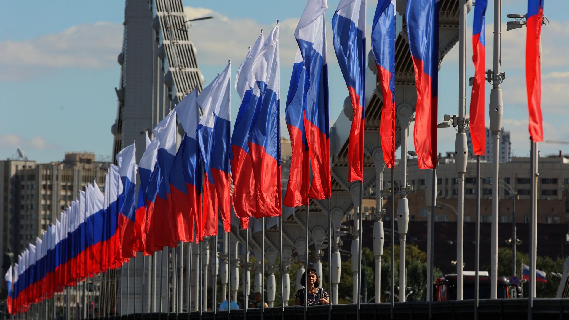 Российские флаги, установленные на Крымском мосту в Москве. Архивное фото - РИА Новости, 1920, 11.06.2024