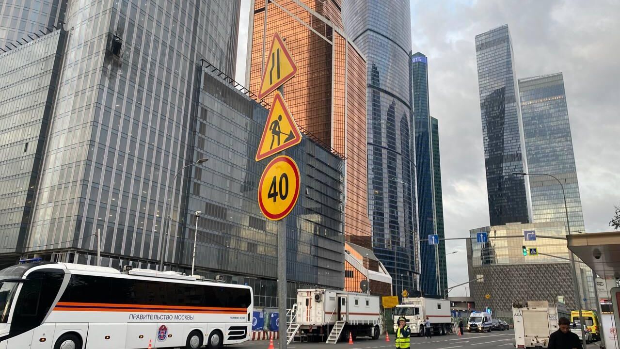 Повреждения и разбитые стекла в строящейся башне делового центра Москва-сити в результате атаки украинских беспилотников - РИА Новости, 1920, 24.08.2023