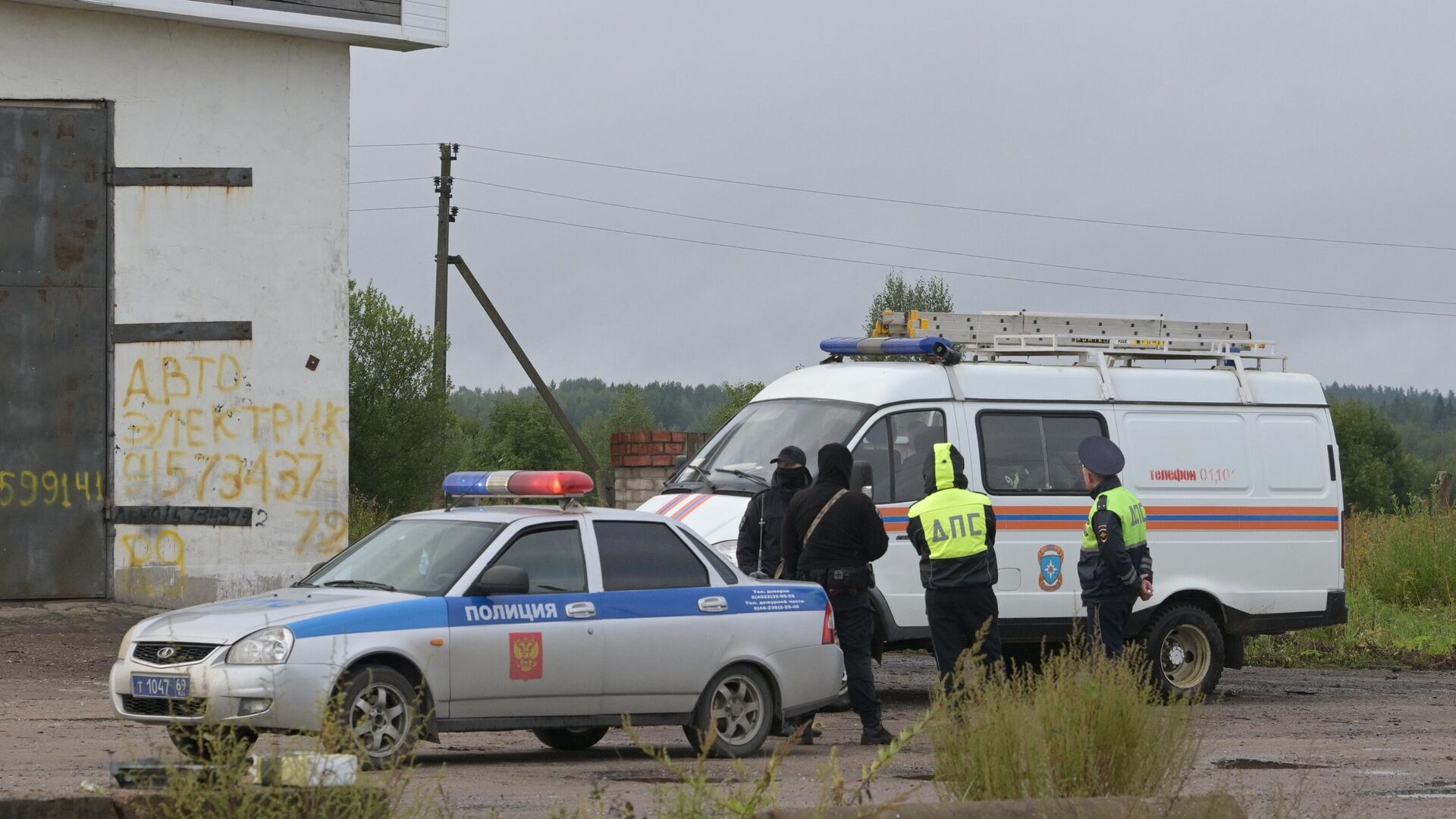 Сотрудники полиции в селе Куженкино Бологовского района Тверской области - РИА Новости, 1920, 24.08.2023