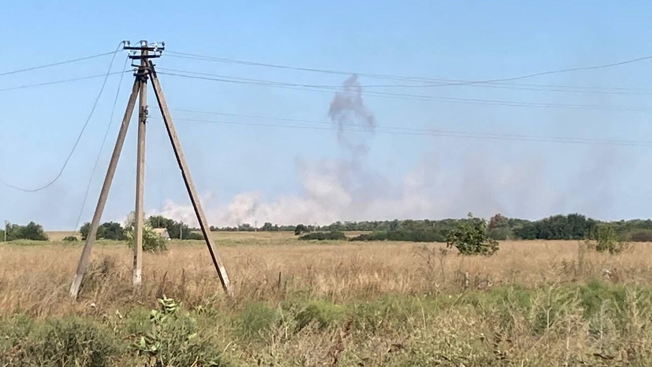 Дым от пожаров на линии боевого соприкосновения в селе Работино Запорожской области - РИА Новости, 1920, 04.09.2023