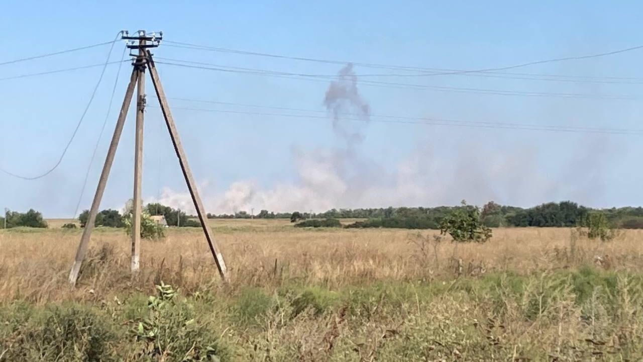 Дым от пожаров на линии боевого соприкосновения в селе Работино Запорожской области - РИА Новости, 1920, 04.09.2023