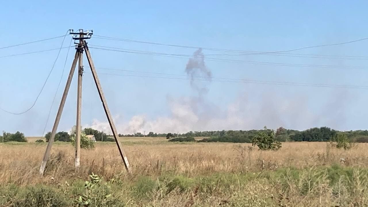 Дым от пожаров на линии боевого соприкосновения в селе Работино Запорожской области - РИА Новости, 1920, 04.03.2024