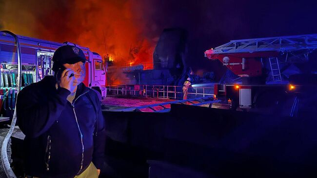 На месте пожара на судоремонтном заводе им. С. Орджоникидзе в Севастополе