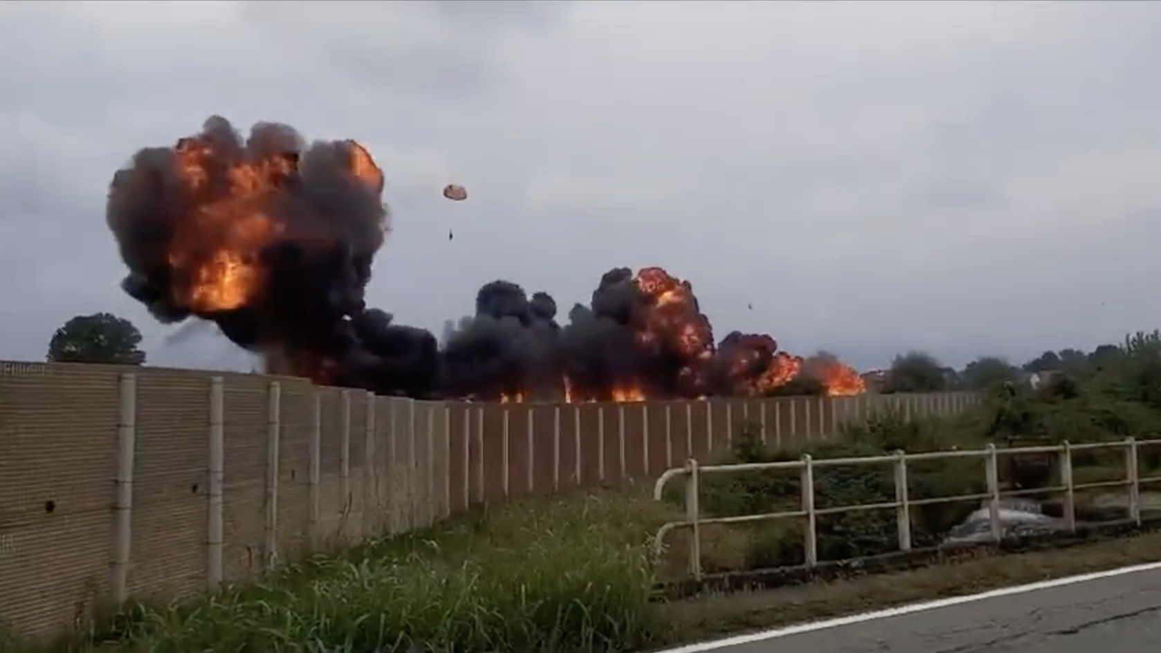  Самолет пилотажной группы Frecce Tricolore разбился на военной базе под Турином - РИА Новости, 1920, 16.09.2023