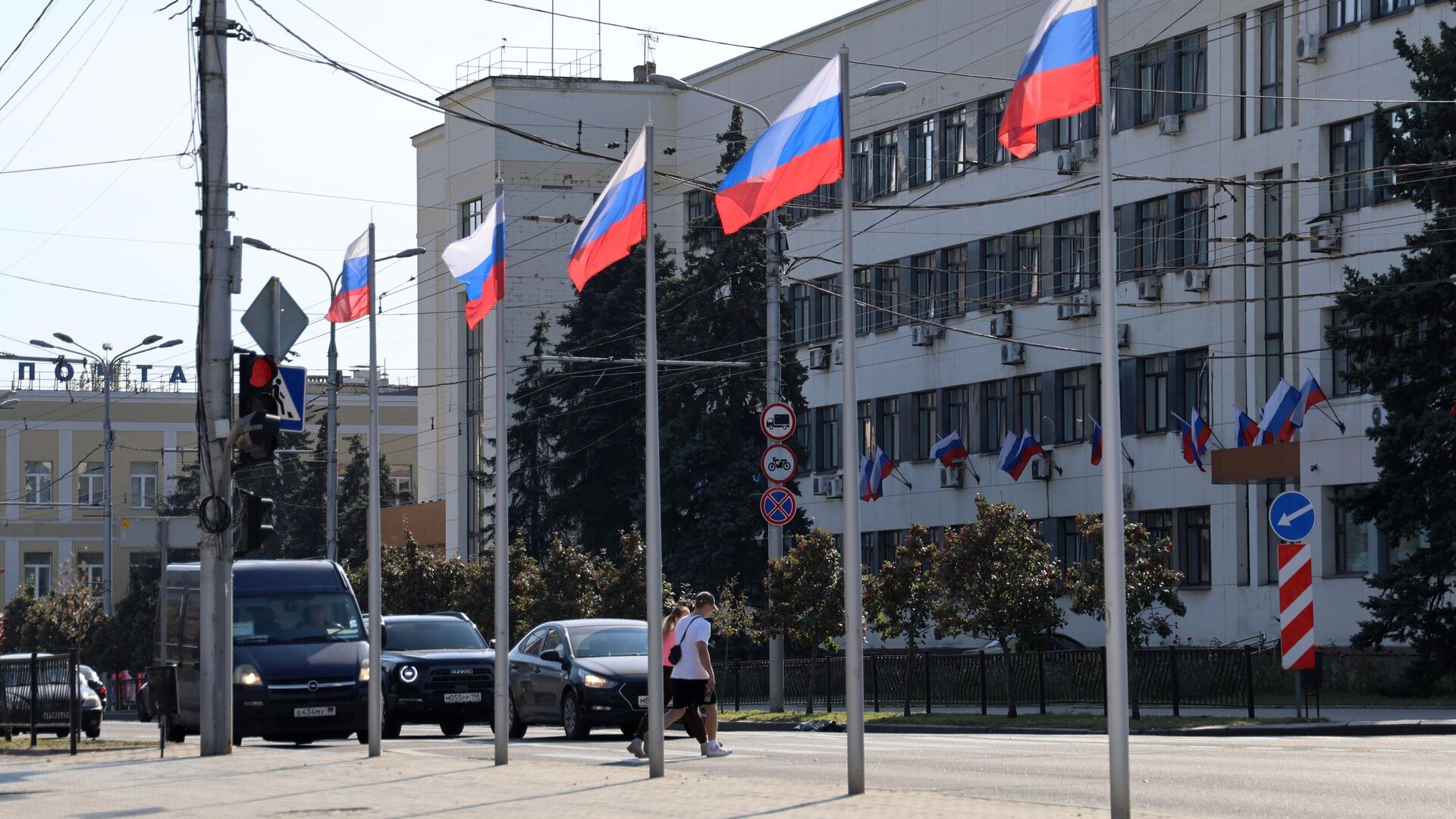 Российские флаги на одной из улиц Донецка. Тридцатого сентября в России отмечается День воссоединения Донецкой Народной Республики, Луганской Народной Республики, Запорожской и Херсонской областей с Россией - РИА Новости, 1920, 02.12.2023