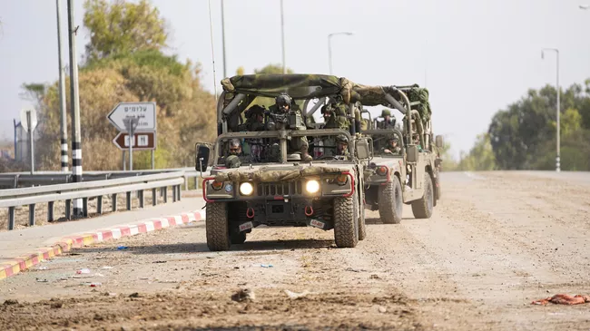 Израильские военные в районе места проведения музыкального фестиваля возле кибуца Реим