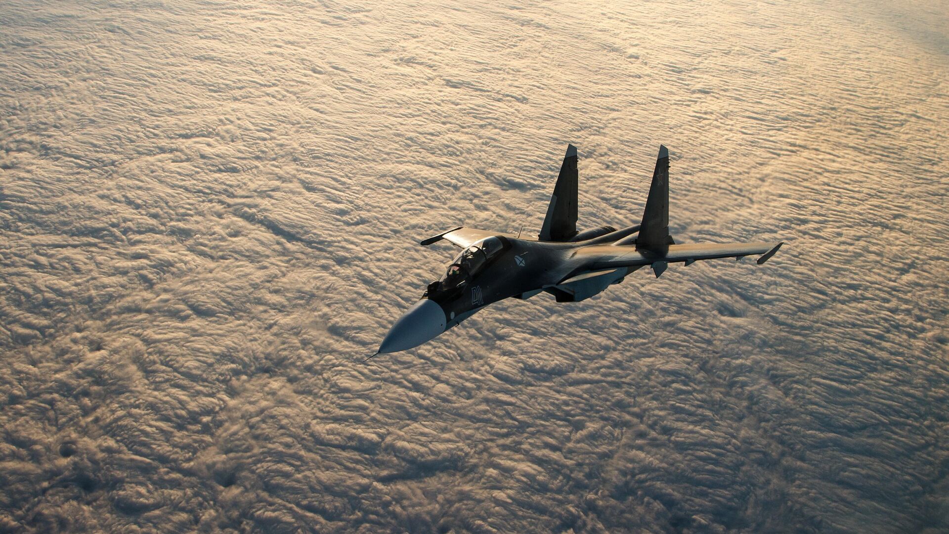 Многоцелевой истребитель Су-30СМ над акваторией Черного моря - РИА Новости, 1920, 27.11.2023