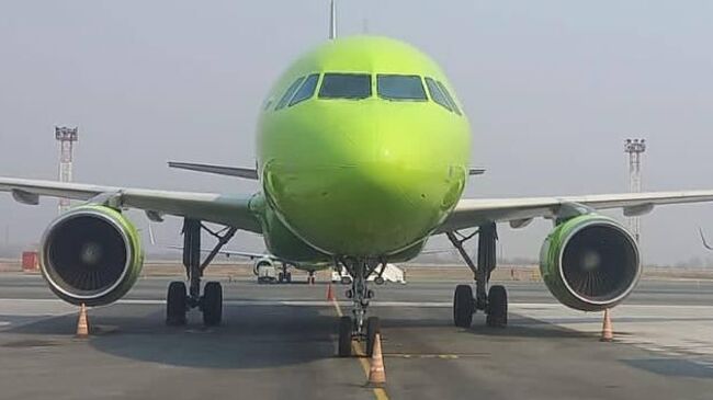 Пассажирский Boeing 737-800 авиакомпании S7 Airlines Сибирь