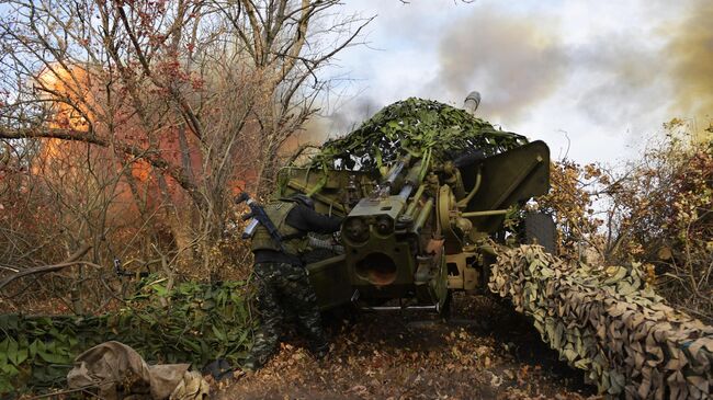 Боевая работа 152-миллиметровой пушки Гиацинт-Б по позициям ВСУ в зоне проведения СВО. Архивное фото