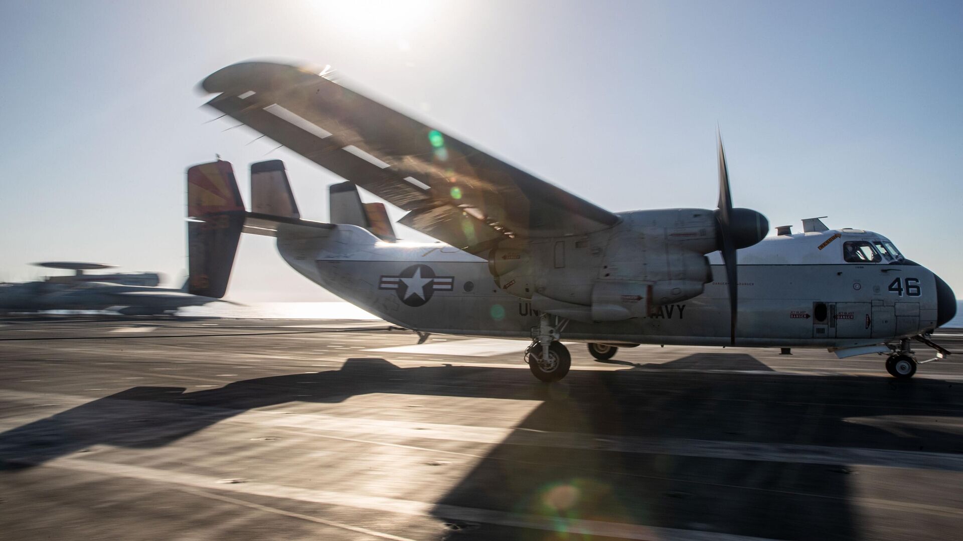 Американский военно-транспортный самолет C-2A Greyhound на палубе авианосца USS Gerald R. Ford в восточной части Средиземного моря - РИА Новости, 1920, 12.11.2023