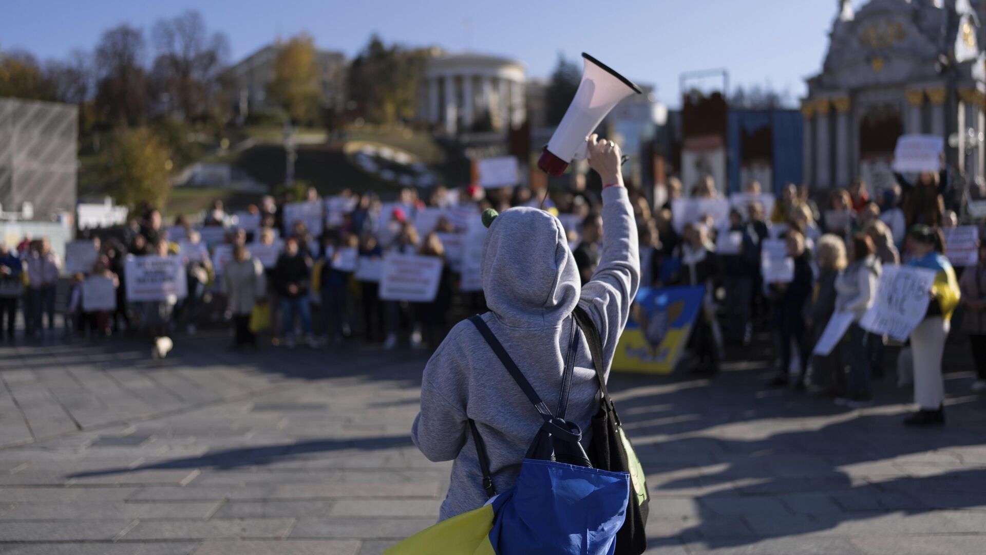 Участники митинга с требованием провести демобилизацию военнослужащих ВСУ, находящихся на фронте с февраля 2022 года, в Киеве. Архивное фото - РИА Новости, 1920, 13.11.2023