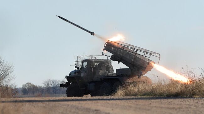 Боевая работа РСЗО Град в зоне спецоперации. Архивное фото