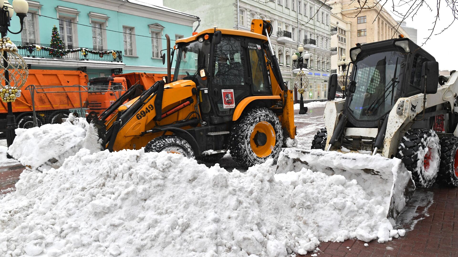 Коммунальные службы ликвидируют последствия снегопада в Москве. Архивное фото - РИА Новости, 1920, 11.12.2023