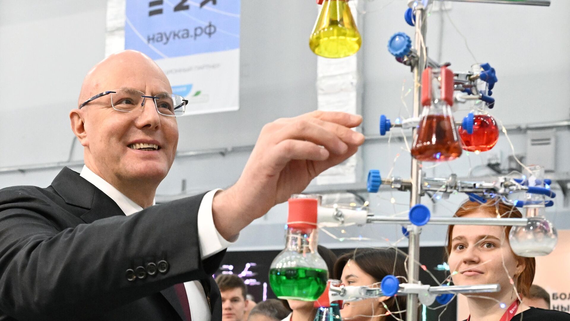 Заместитель председателя правительства РФ Дмитрий Чернышенко во время посещения III Конгресса молодых ученых - РИА Новости, 1920, 30.11.2023