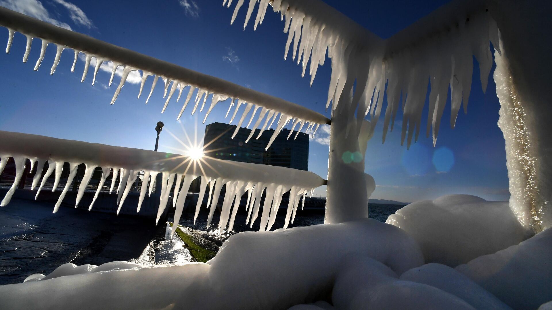 Обледеневшая набережная. Архивное фото - РИА Новости, 1920, 08.12.2023