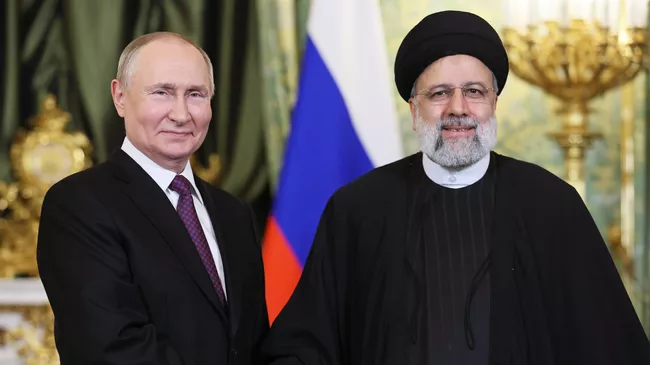 Президент РФ Владимир Путин и президент Ирана Эбрахим Раиси во время встречи в Москве