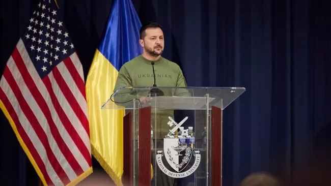 Президент Украины Владимир Зеленский во время выступления в университете обороны США