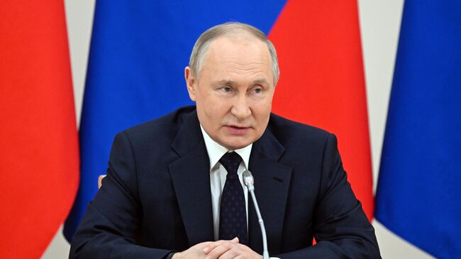 Президент РФ Владимир Путин во время встречи с судьями Конституционного суда