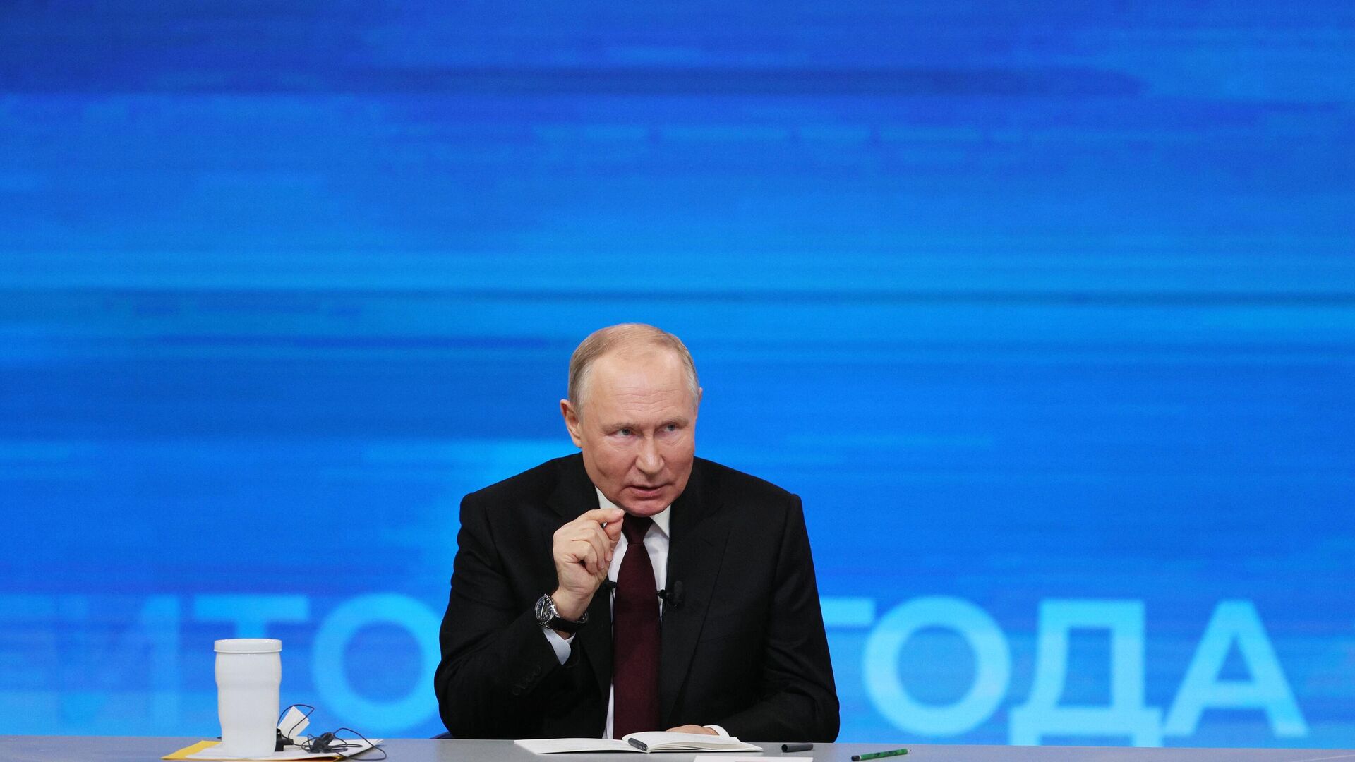 Президент РФ Владимир Путин проводит совместную прямую линию с гражданами и большую пресс-конференцию с журналистами в Гостином дворе - РИА Новости, 1920, 04.12.2025