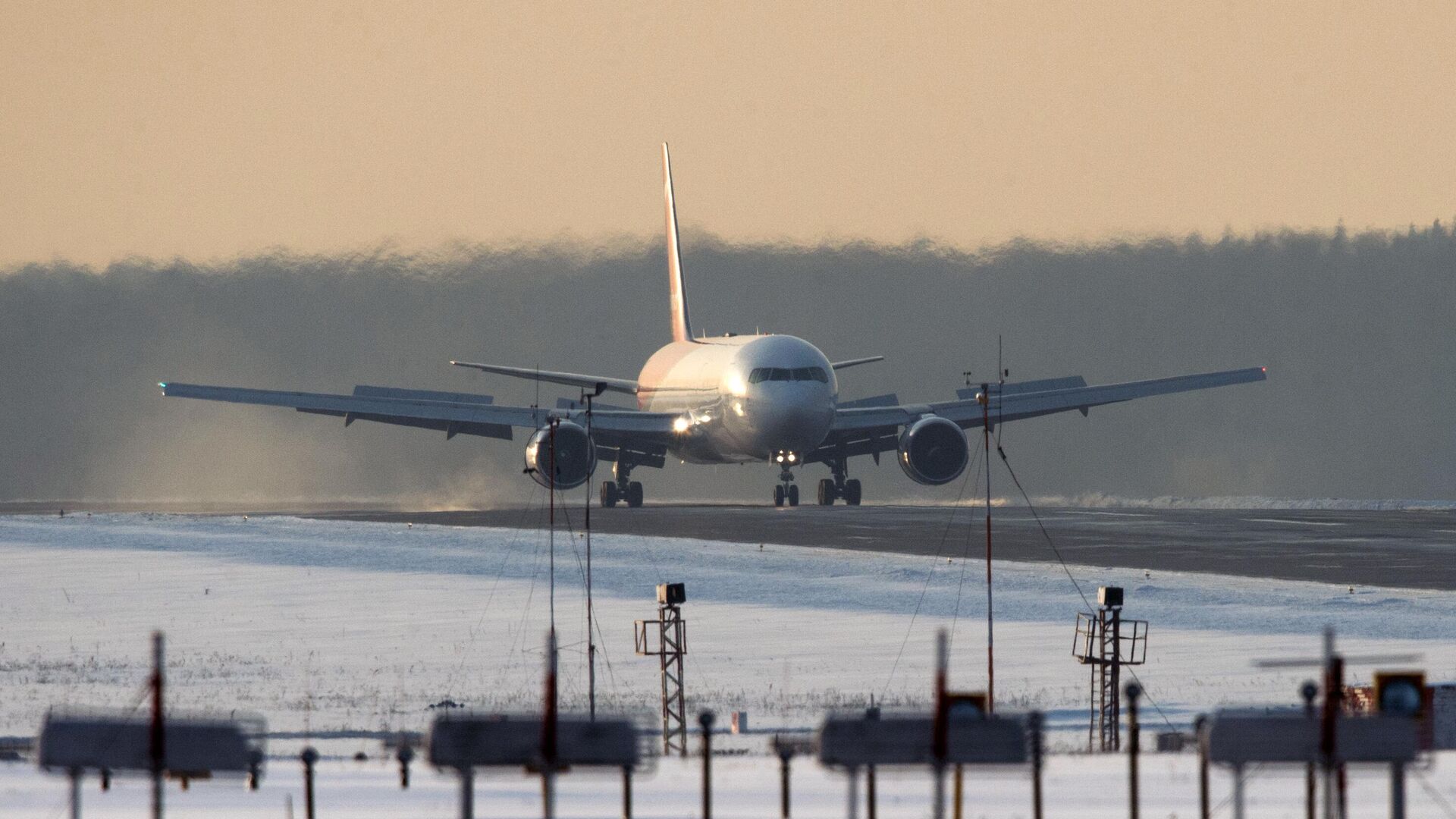 Самолет Airbus A321 авиакомпании Nordwind после приземления в международном аэропорту Шереметьево - РИА Новости, 1920, 13.11.2024