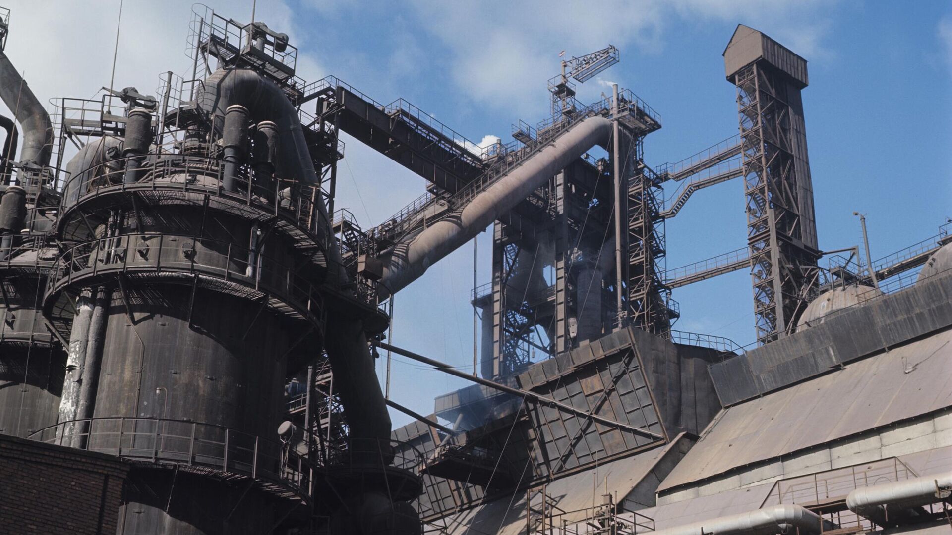 Доменная печь Череповецкого металлургического завода - РИА Новости, 1920, 11.04.2025