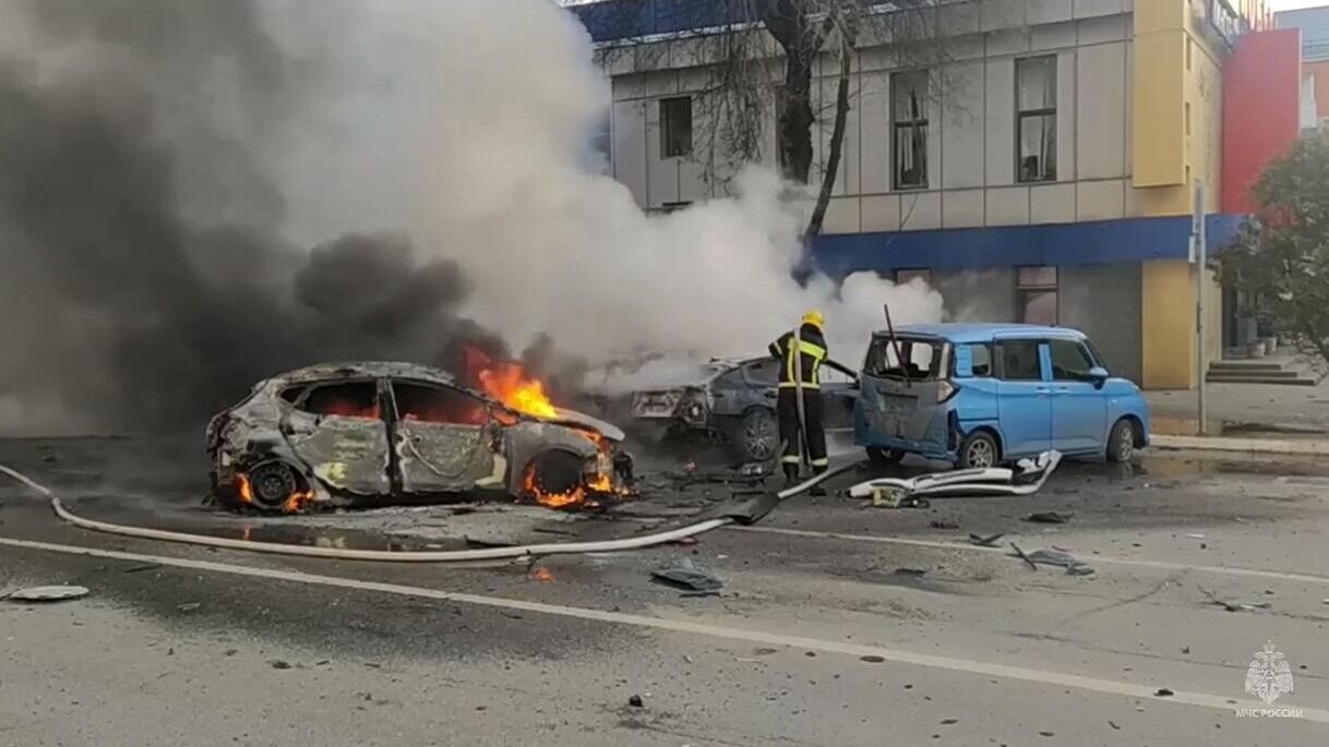 Ликвидация последствий обстрела Белгорода со стороны ВСУ. Кадр видео - РИА Новости, 1920, 30.12.2023