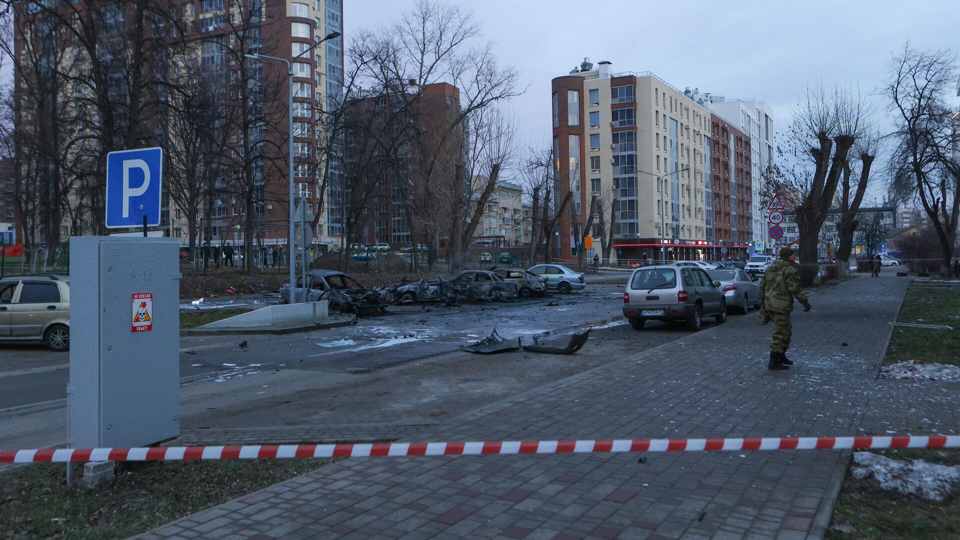 Последствия обстрела центра Белгорода ВСУ - РИА Новости, 1920, 05.01.2024