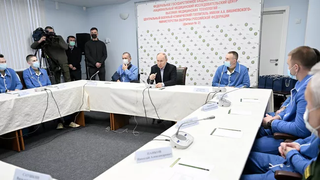 Президент РФ Владимир Путин проводит встречу с участниками СВО, которые проходят лечение после ранений, в филиале №2  Центрального военного клинического госпиталя имени А. А. Вишневского Министерства обороны РФ